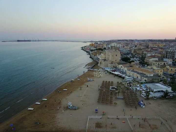 A Pozzallo Vicino Al Mare Exterior foto