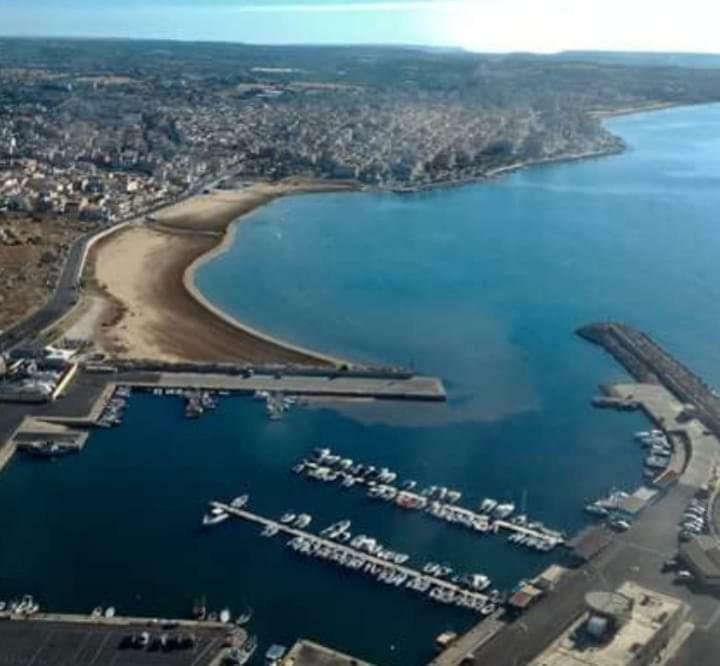 A Pozzallo Vicino Al Mare Exterior foto